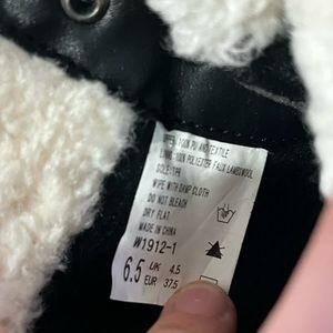 Winter fur boots- size 6.5 never worn good condition